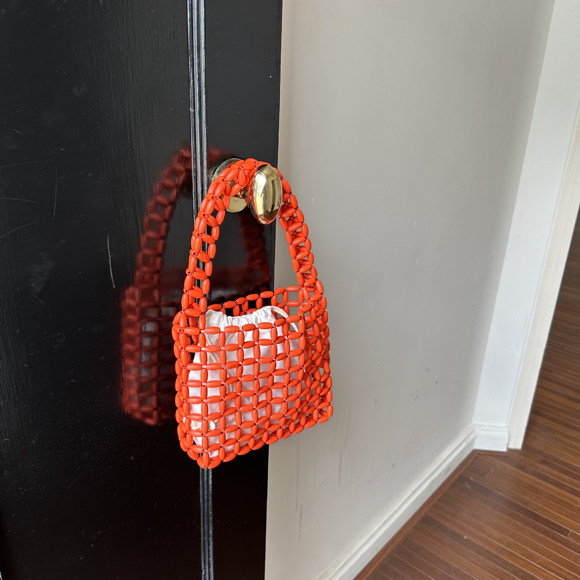 Korean niche handbags, handcrafted hollowed-out beaded small square bags, woven bags, fresh and casual vacation beach bags, trendy detail image 9