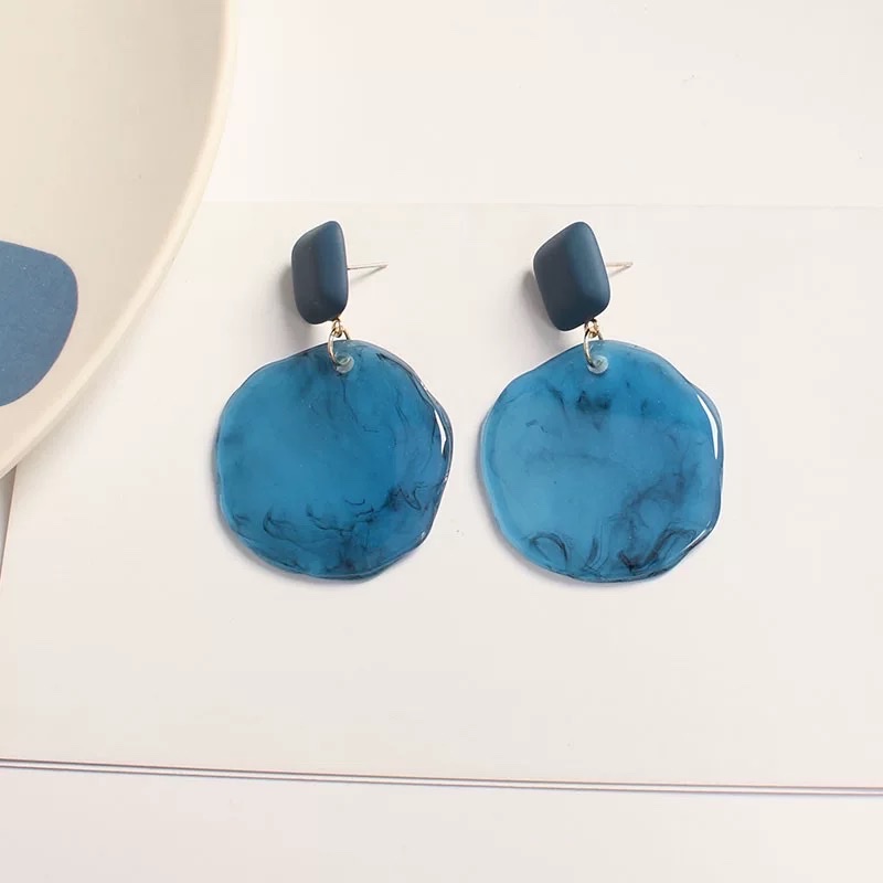 White matte blue ink-wash pattern round large earrings, modern retro Hong Kong-style acrylic earrings, no ear holes, ear clips Item Picture