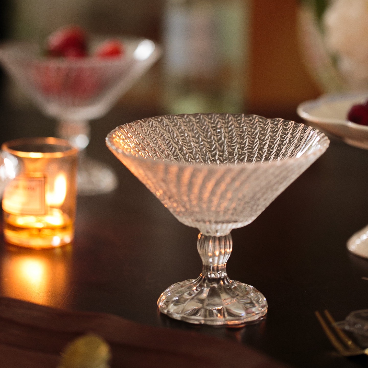 Colored base of glass ice cream bowl Application Scenario