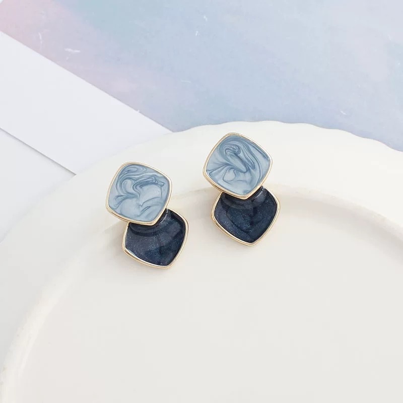 French retro style, contrasting blue earrings, enamel high-end, light luxury earrings, grand, painless mosquito-repellent incense, ear clips for women Item Picture