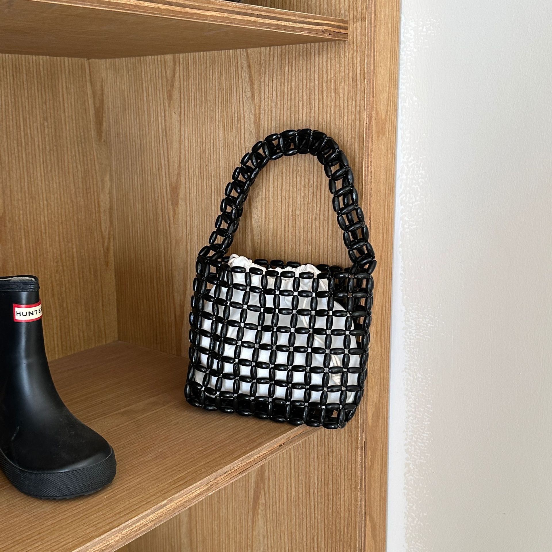 Korean niche handbags, handcrafted hollowed-out beaded small square bags, woven bags, fresh and casual vacation beach bags, trendy detail image 8