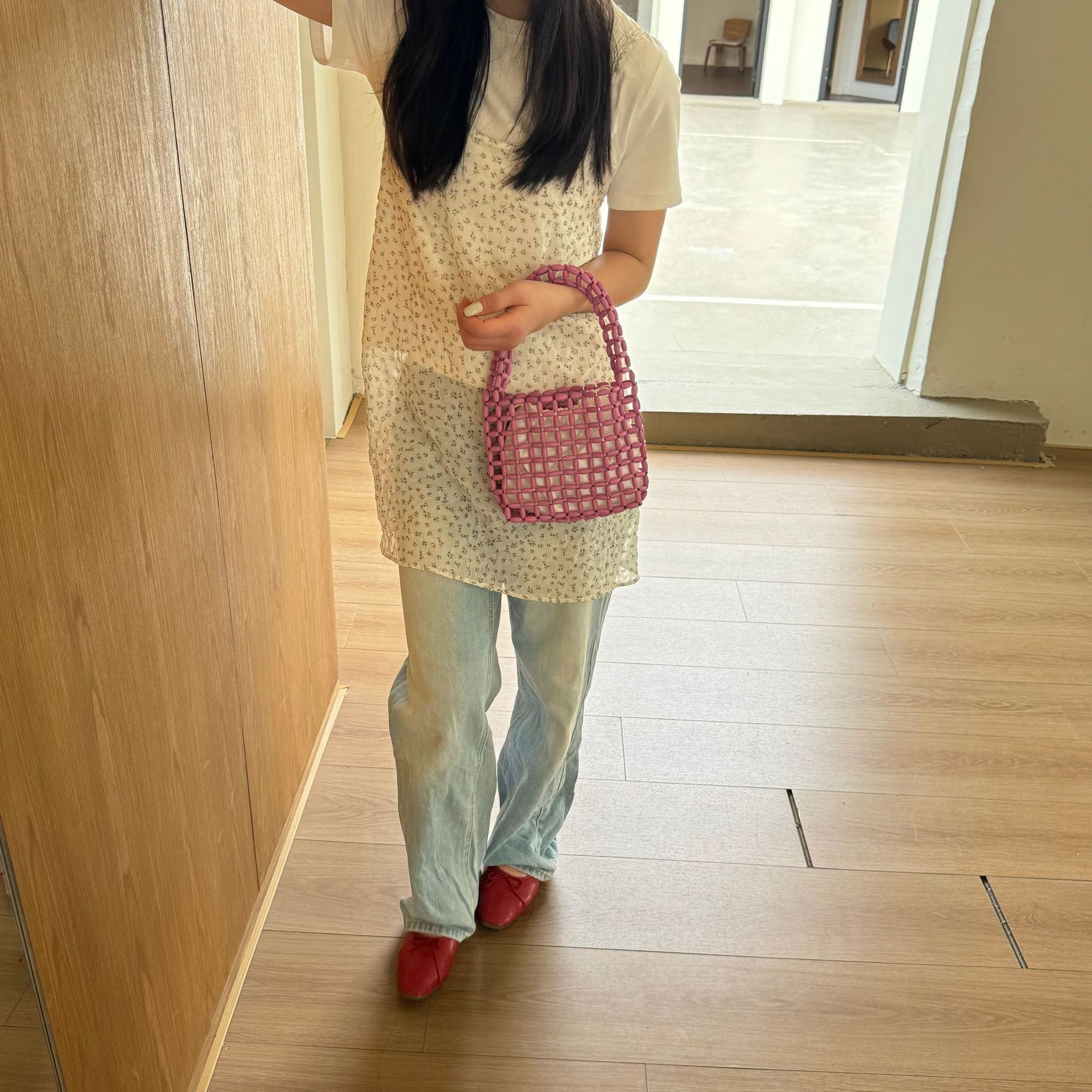 Korean niche handbags, handcrafted hollowed-out beaded small square bags, woven bags, fresh and casual vacation beach bags, trendy detail image 4
