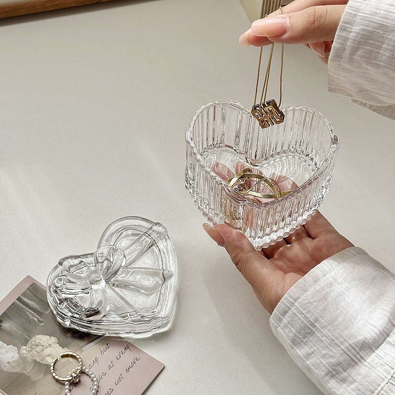 Girlish heart ins bow heart-shaped glass jewelry box, European-style embossed retro home storage box decorative item Application Scenario
