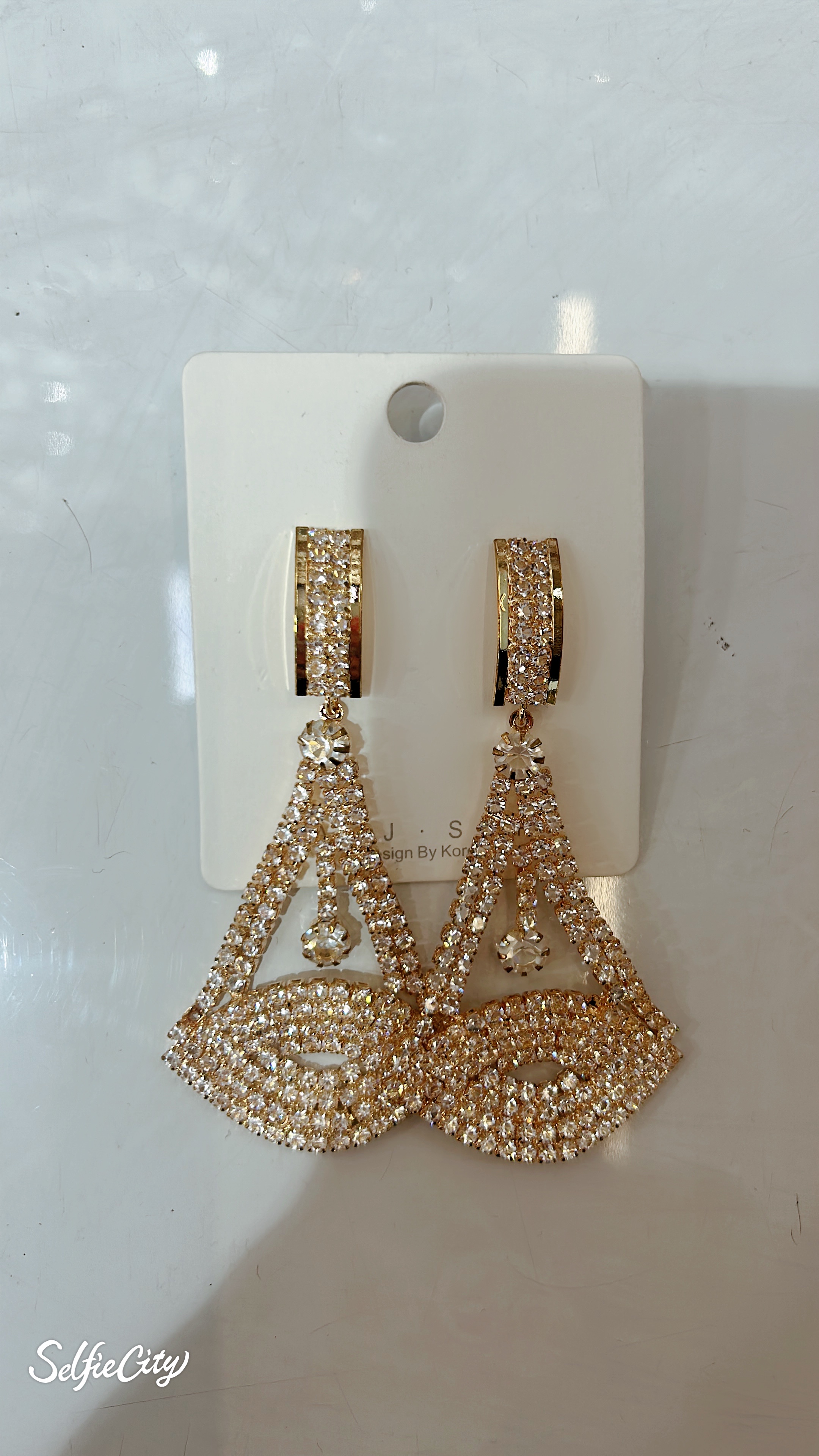 Women's delicate and fashionable earrings, woven crystal stud earrings details Picture