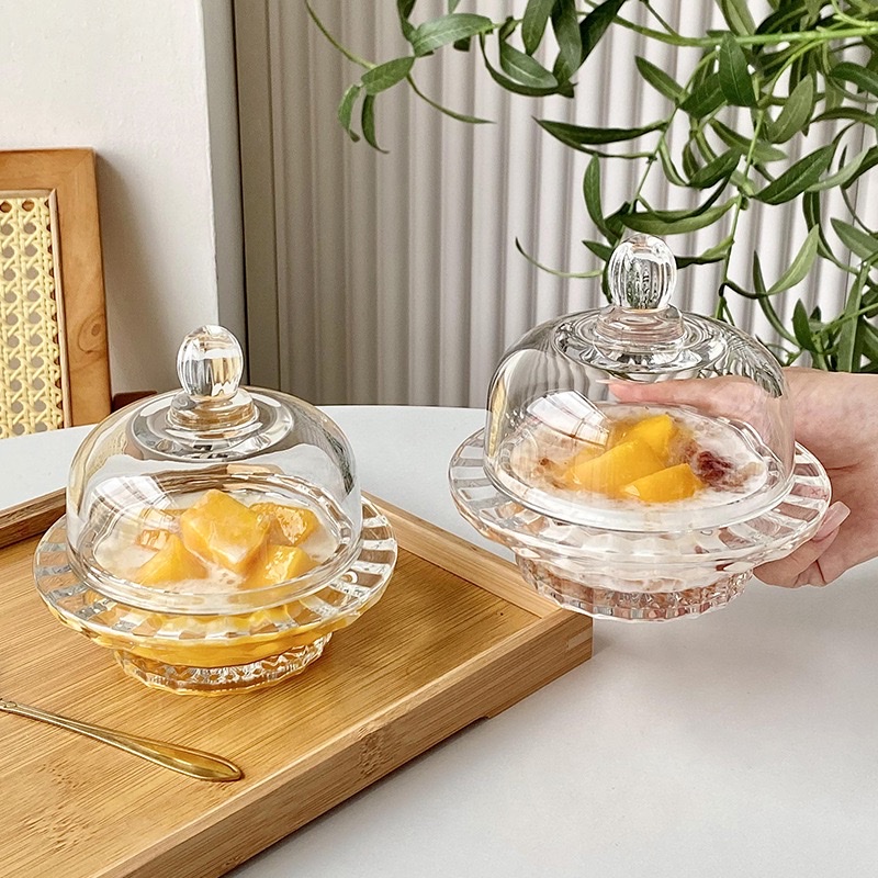 Glass dessert bowl with lid, transparent bird's nest bowl, household fruit snack sugar water cup, autumn pear and silver ear, exquisite small soup cup Application Scenario