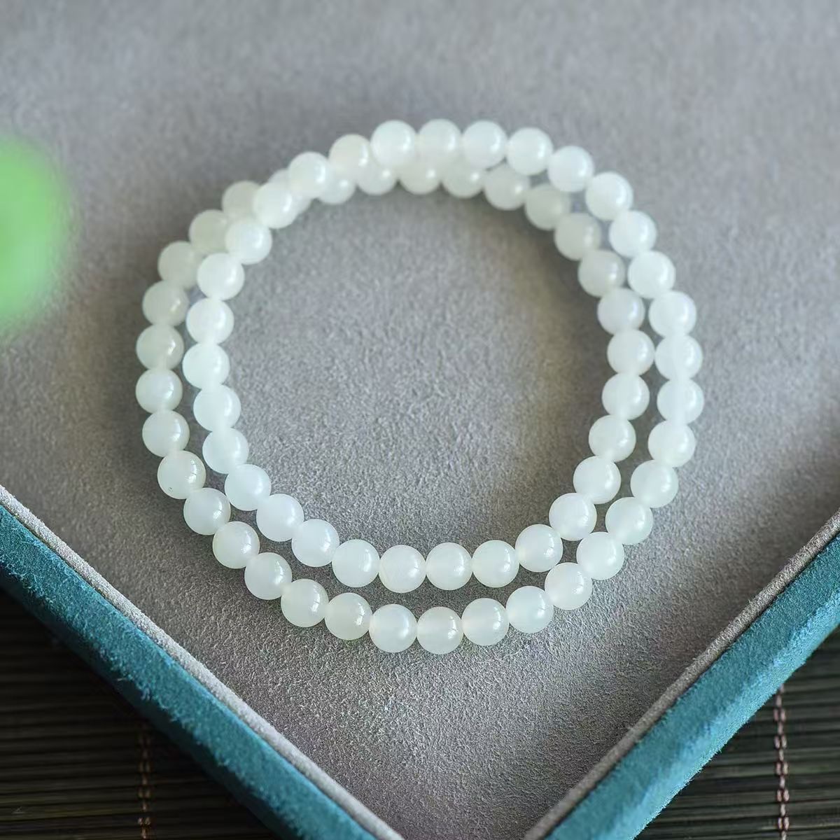 Hetian jade bracelet, double-ring white jade bracelet, women's style, light luxury, niche and exquisite jade bracelet details Picture