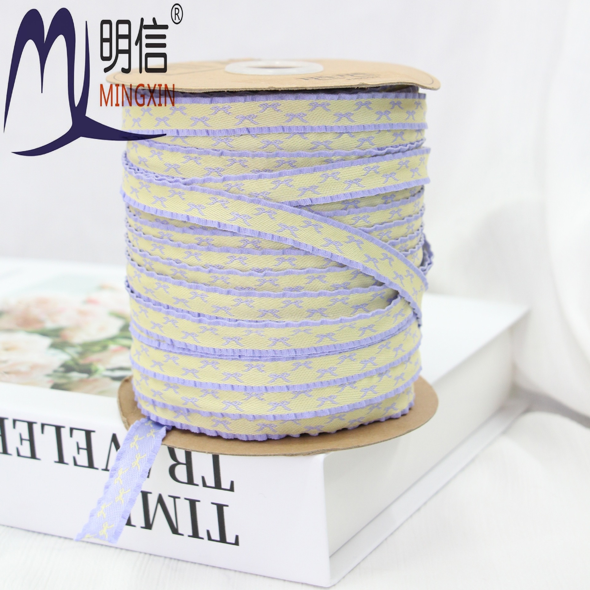 The skirt hem is in two colors, with a small bow at the black fungus edge, a woven ribbon, a colorful ribbon, handcrafted hair accessories, headwear materials, and diy hair clips Application Scenario