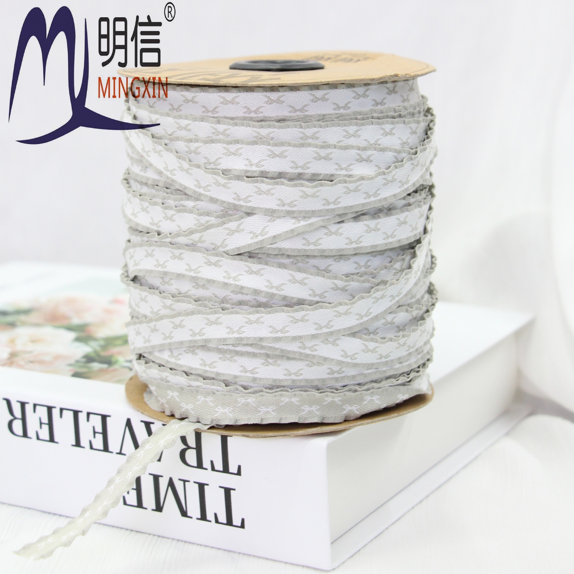 The skirt hem is in two colors, with a small bow at the black fungus edge, a woven ribbon, a colorful ribbon, handcrafted hair accessories, headwear materials, and diy hair clips detail image 6