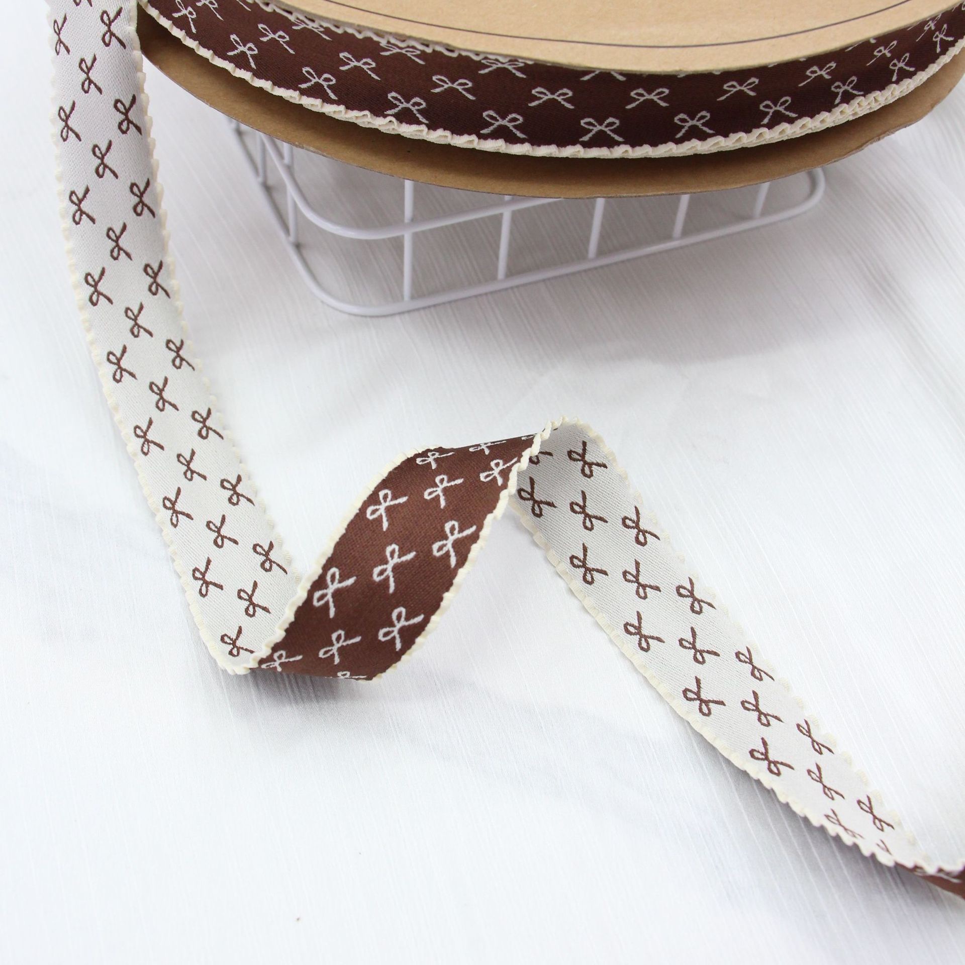 The skirt hem is in two colors, with a small bow at the black fungus edge, a woven ribbon, a colorful ribbon, handcrafted hair accessories, headwear materials, and diy hair clips detail image 13