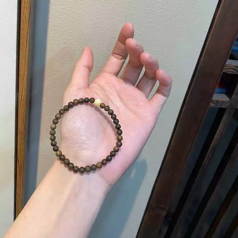 Natural agarwood and amber bracelets for men and women, agarwood cultural and artistic couple bracelets, incense beads cultural and artistic detail image 2