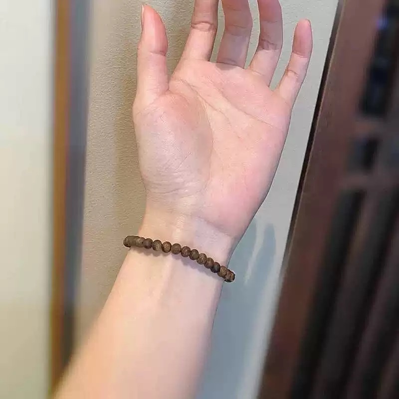 Natural agarwood and amber bracelets for men and women, agarwood cultural and artistic couple bracelets, incense beads cultural and artistic detail image 3