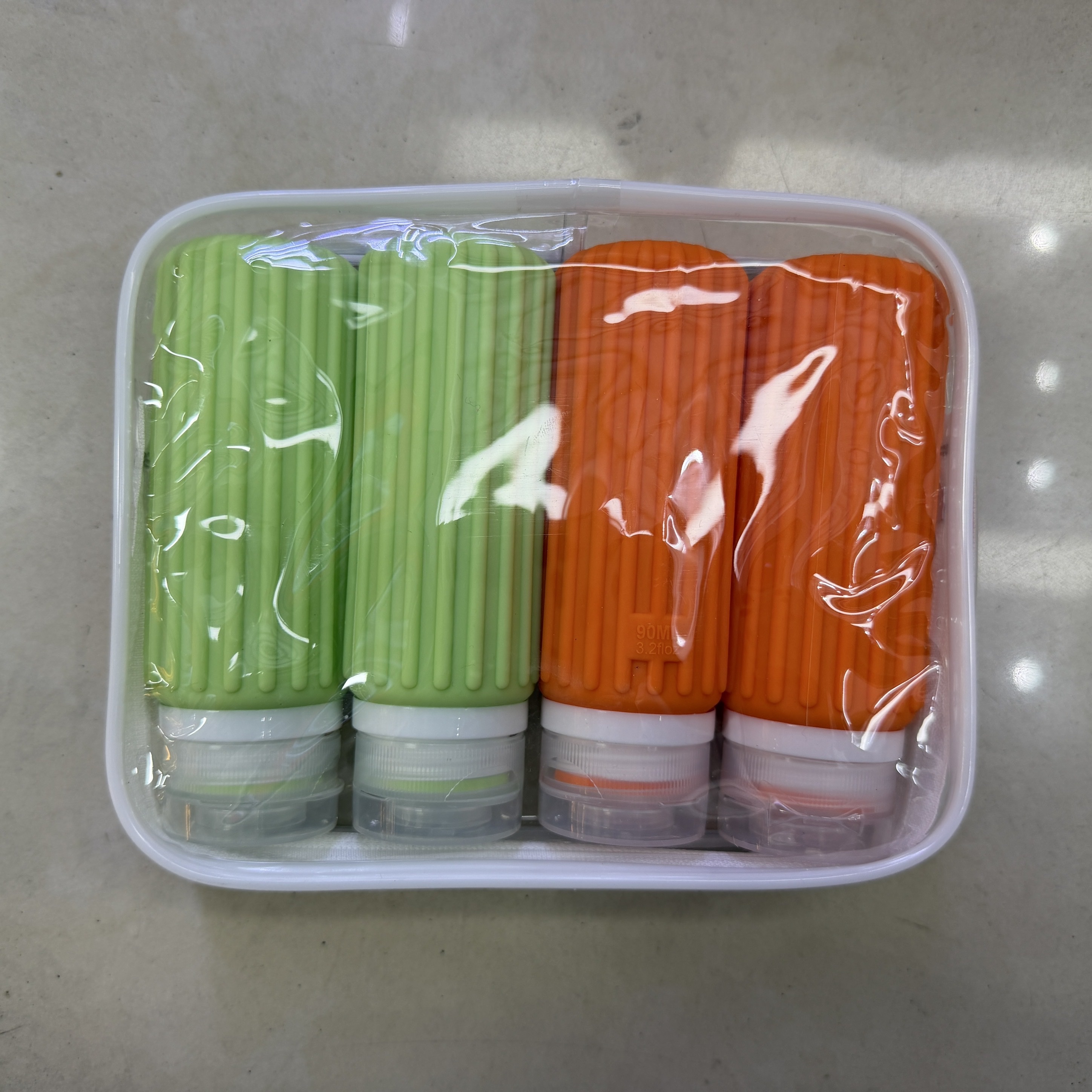 Cosmetics are packaged in bottles made of silicone and come in a variety of styles Specification image