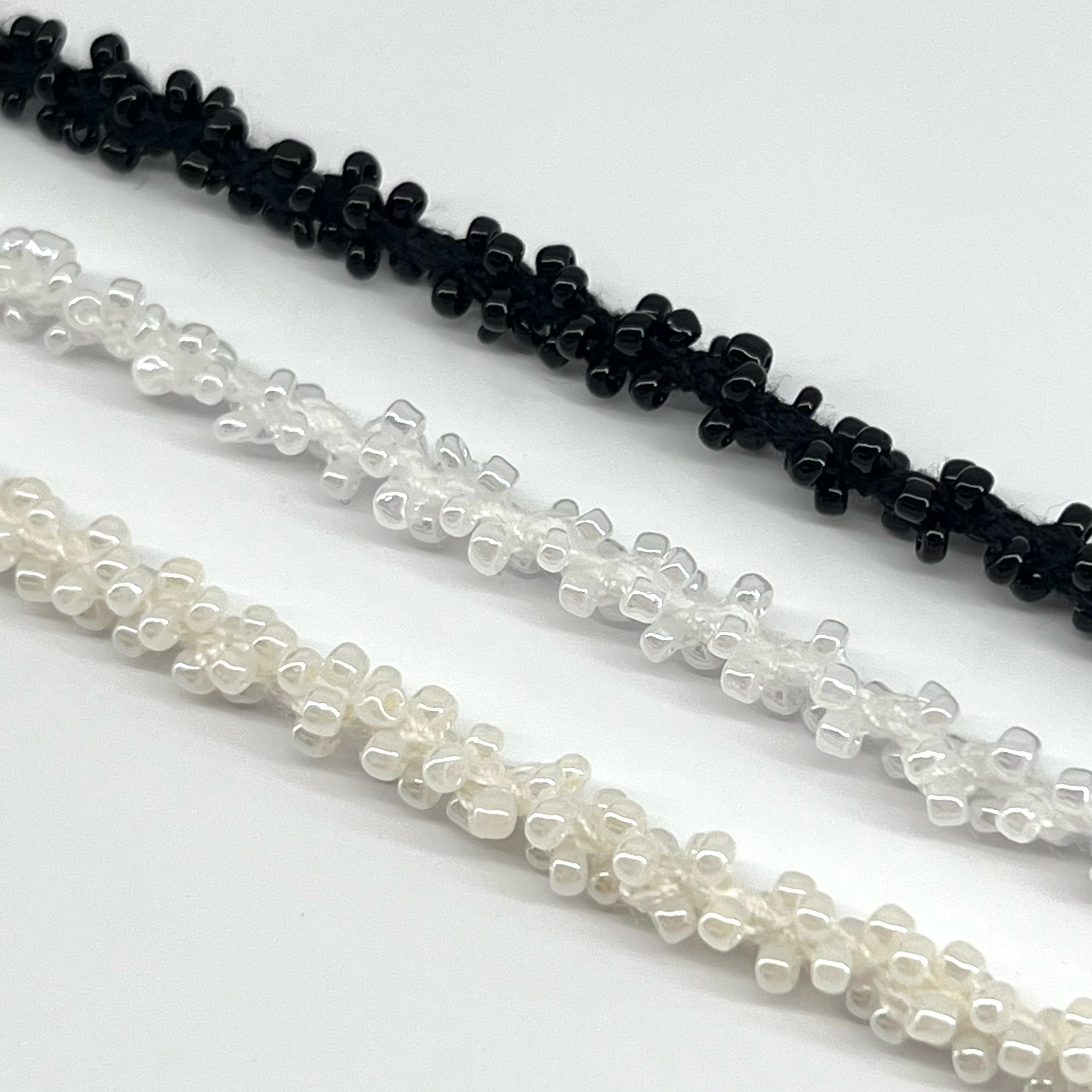 Black and white rice bead flower edge hair accessory accessories, garment edge accessories, clothing accessories, mobile phone chain accessories, hair bands, multi-color rice beads Application Scenario