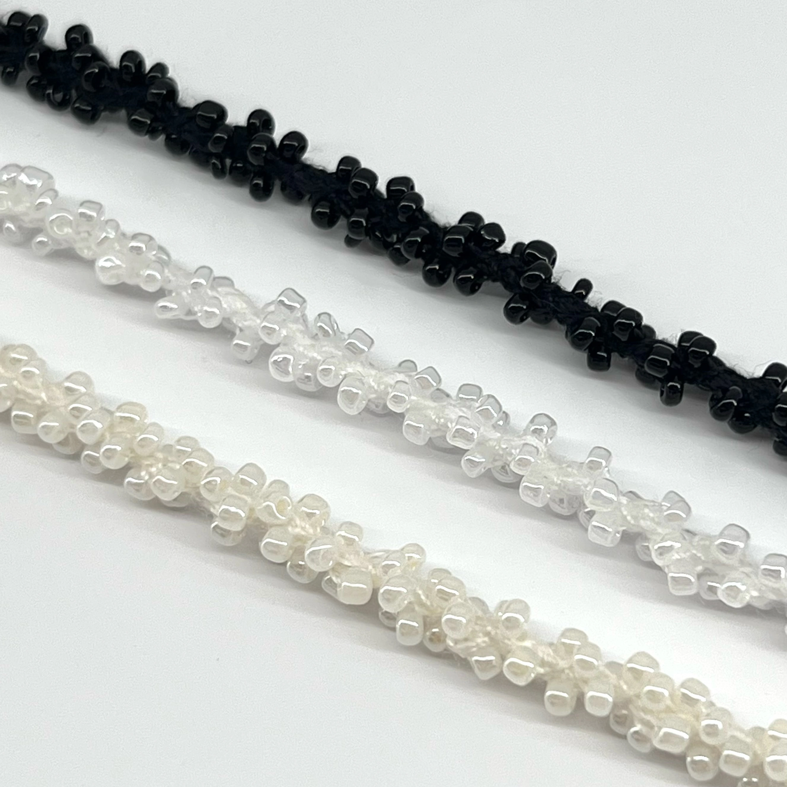 Black and white rice bead flower edge hair accessory accessories, garment edge accessories, clothing accessories, mobile phone chain accessories, hair bands, multi-color rice beads detail image 4
