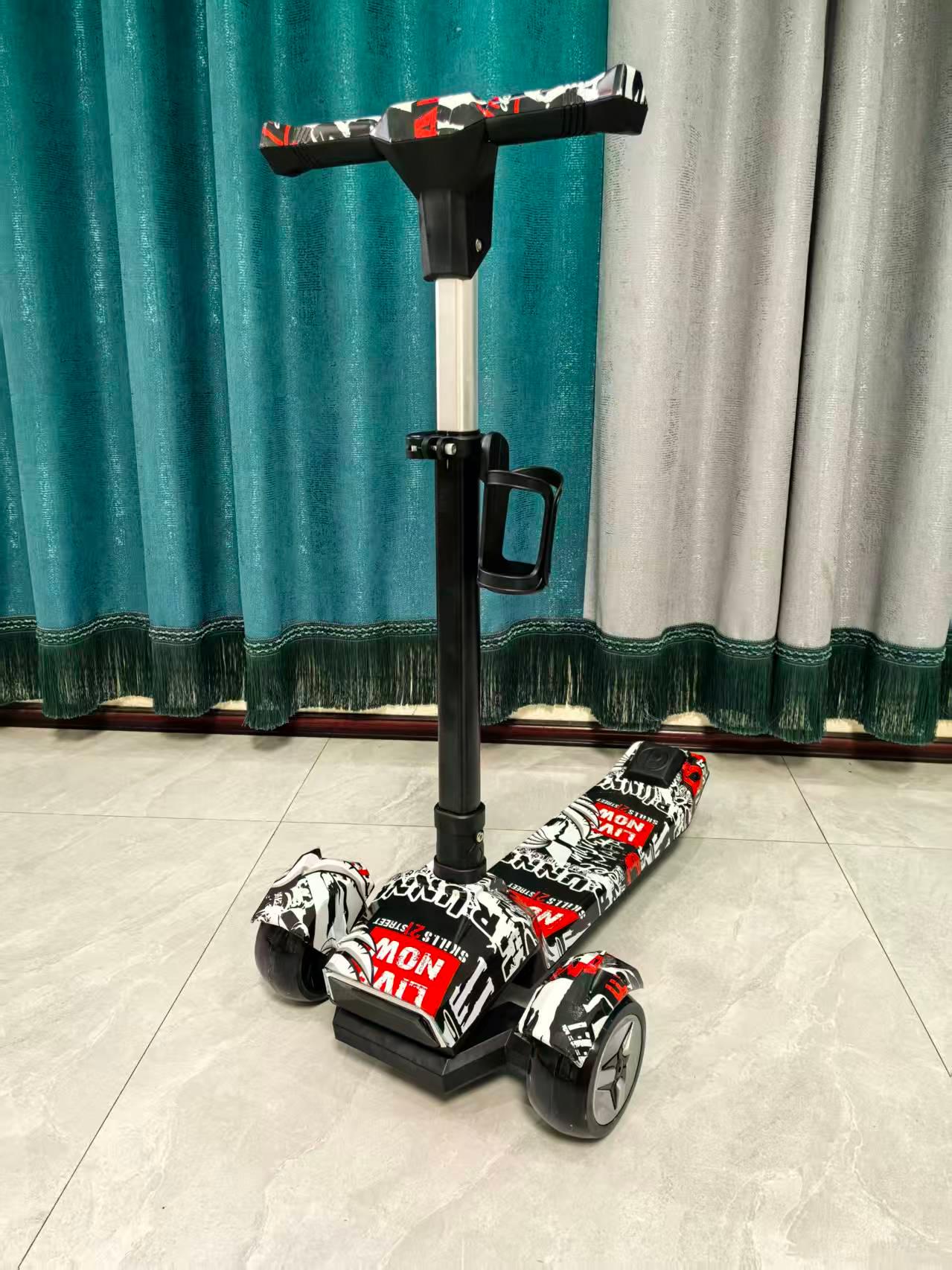 新款炫酷大气儿童滑板车带音乐儿童玩具车可升降