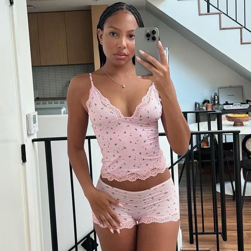 Sexy and pure, lace small floral color contrast low-cut V-neck slimming small halter low-waisted shorts home set Specification image