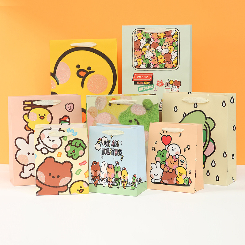 It's a cartoon white card bag, a fashionable and trendy style