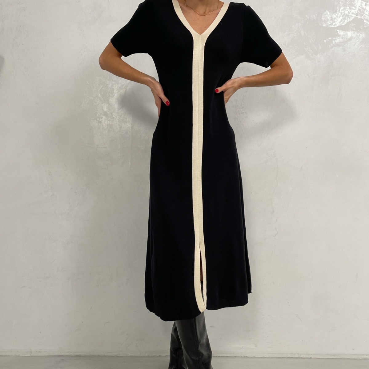 Simple, fashionable and casual two-color dress, V-neck slit short-sleeved cross-border mid-length dress, elegant and versatile dress detail image 6
