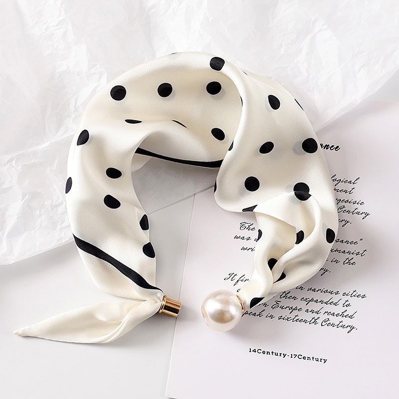 Hot-selling new model in stock: ZZMS 038# medium-sized pearl magnetic clasp rabbit ears. Welcome to purchase. [Handshake]