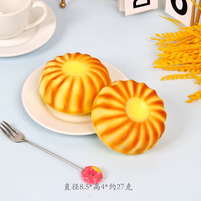 仿真蛋糕；菊花造型；创意摆件