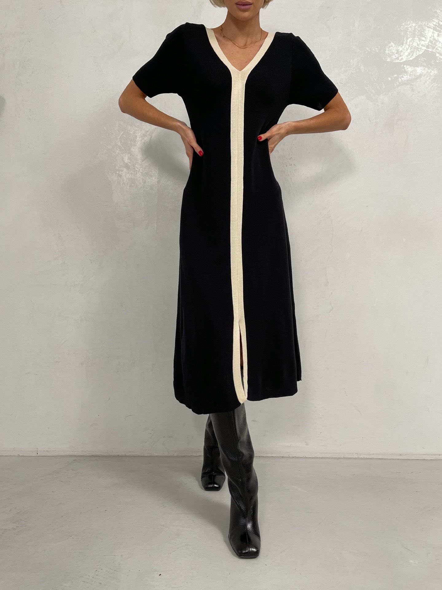Simple, fashionable and casual two-color dress, V-neck slit short-sleeved cross-border mid-length dress, elegant and versatile dress detail image 4