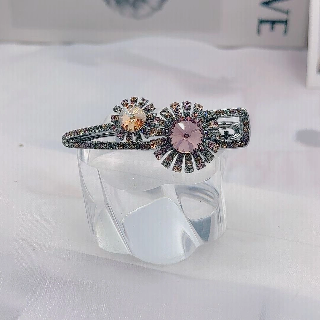 Dense diamonds ➕ Czech diamonds ➕ gold-plated jewelry clips detail image 2