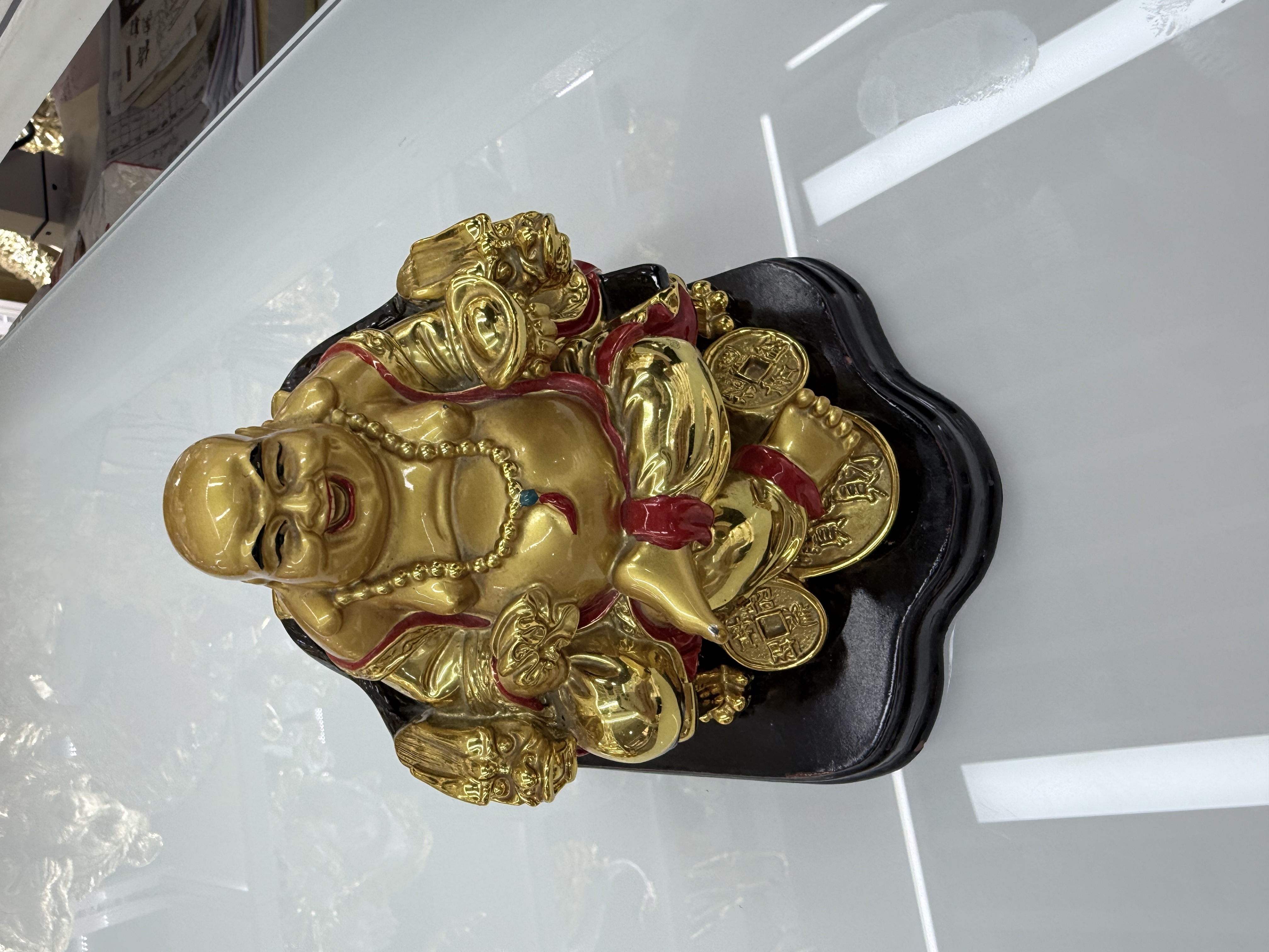 Golden Maitreya Buddha resin carved handicrafts, home decorations, living room ornaments details Picture