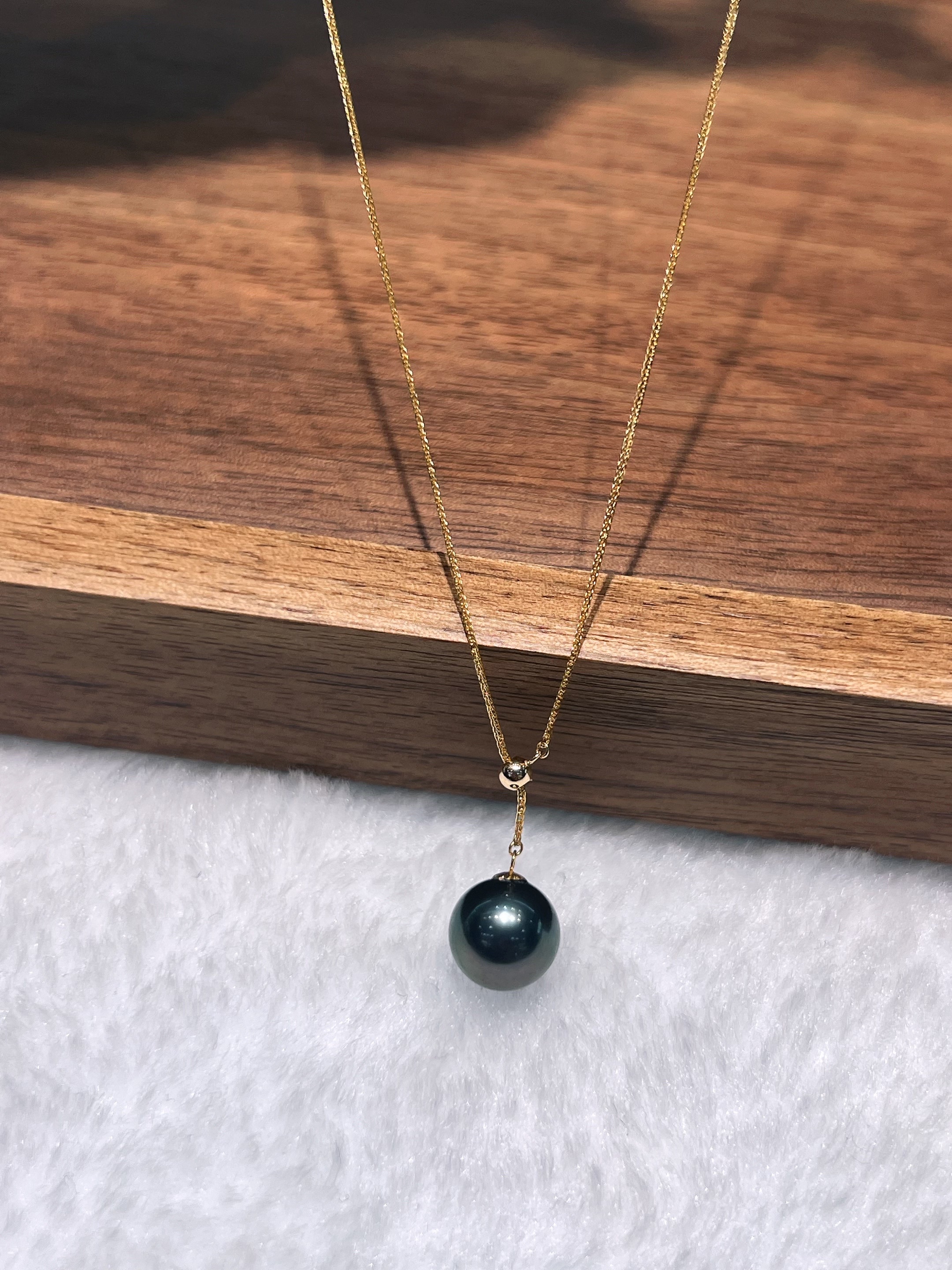 18k gold natural black pearl necklace. Pearls are natural Item Picture