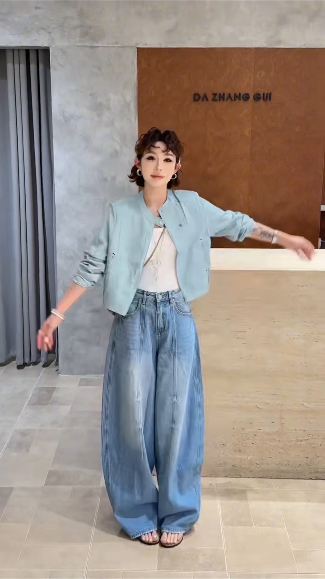 Two-piece women's fashion top and jeans Specification image