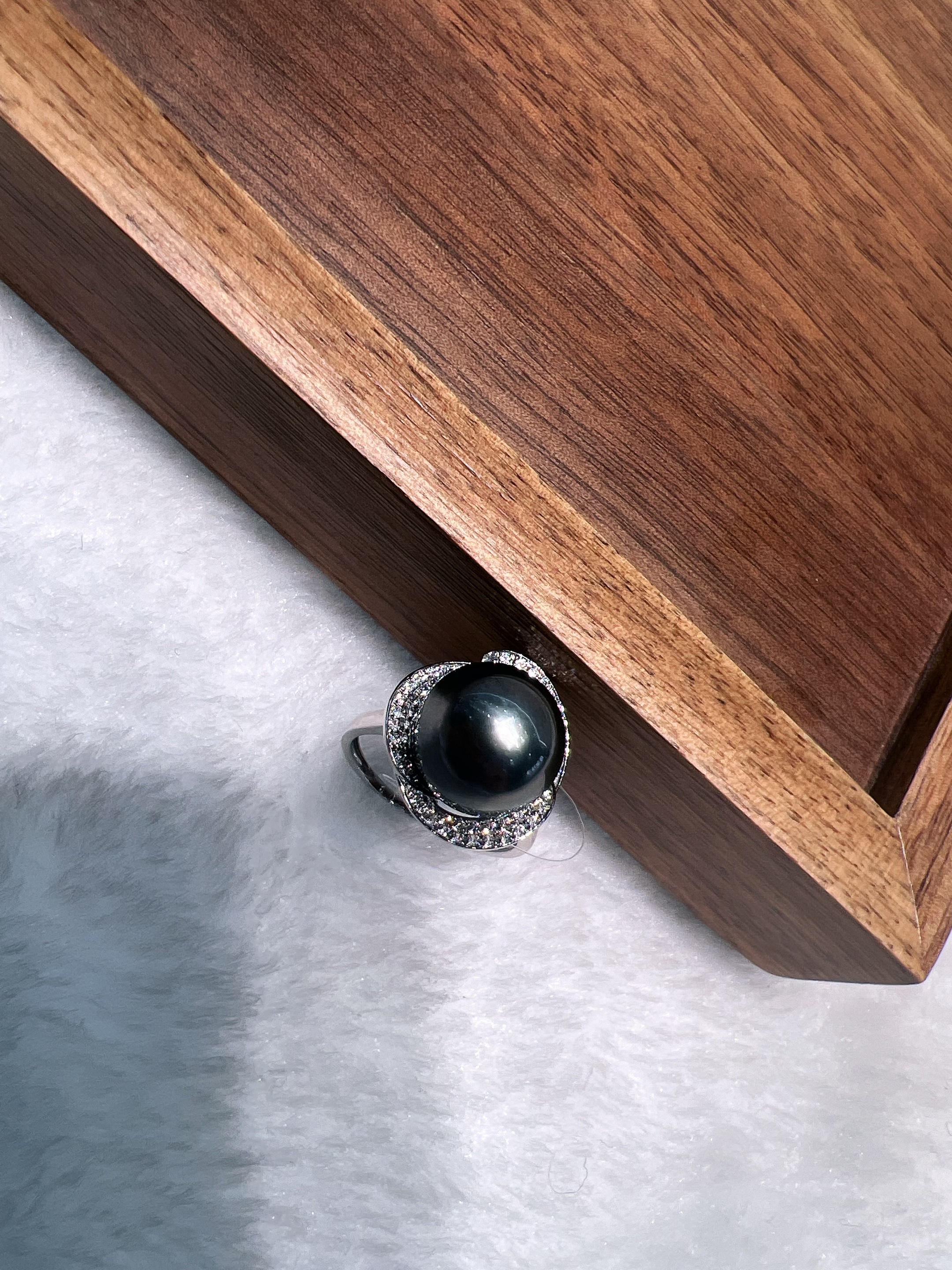 Exquisite 18k gold natural pearl accessories details Picture