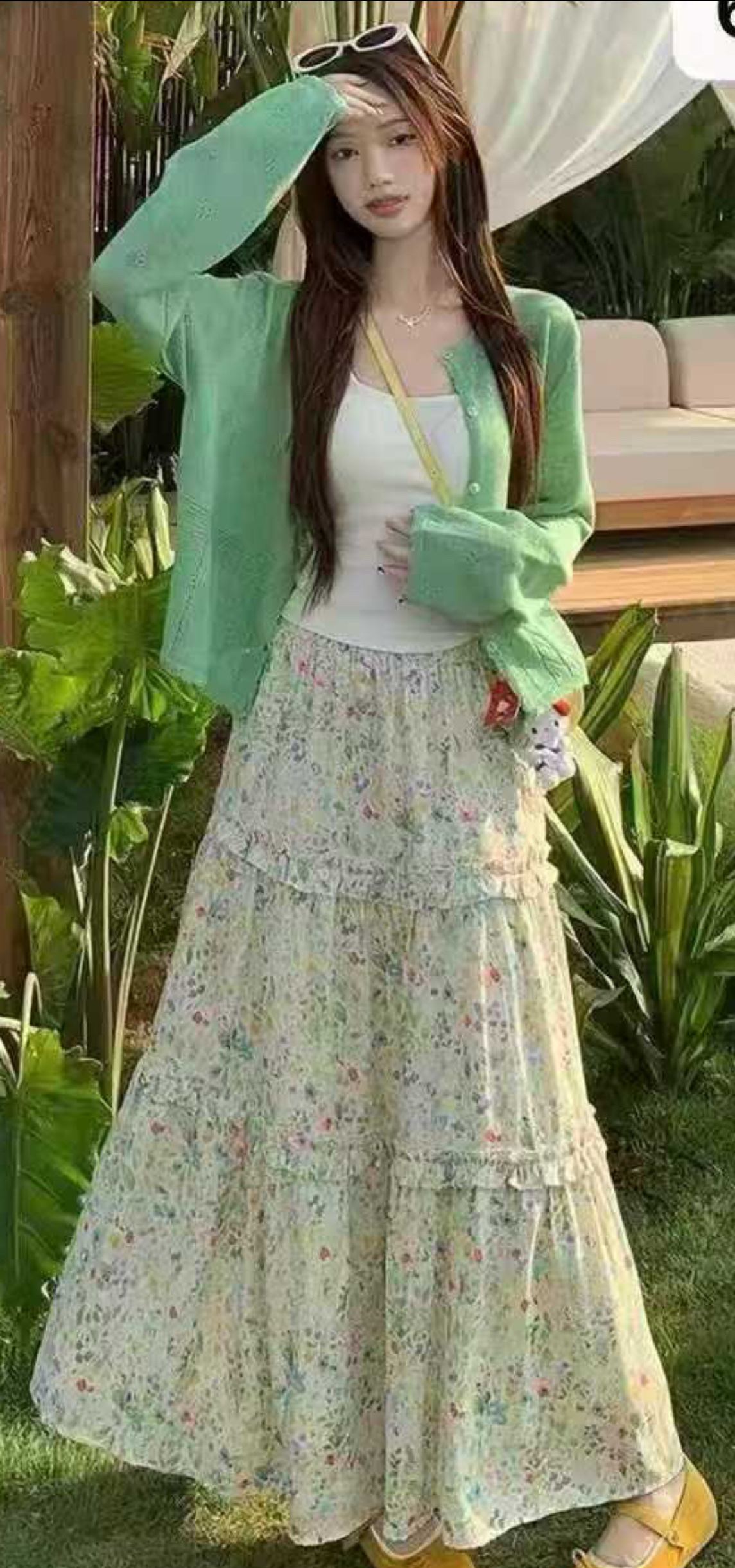 ثلاث ملابس نسائية، ثوب تنورة Specification image