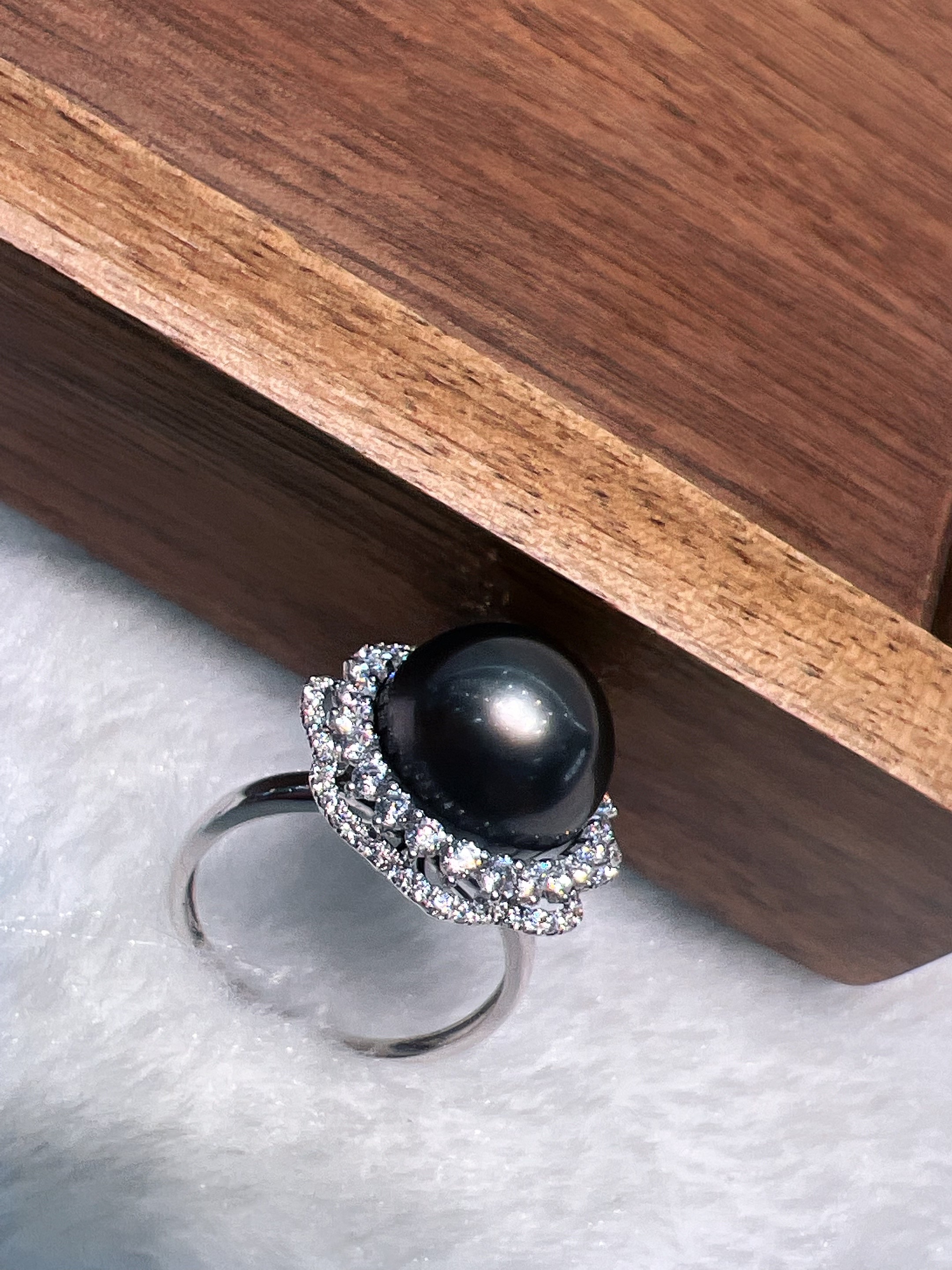 18k gold natural pearl jewelry accessories, Tahitian black pearls, pearls, natural