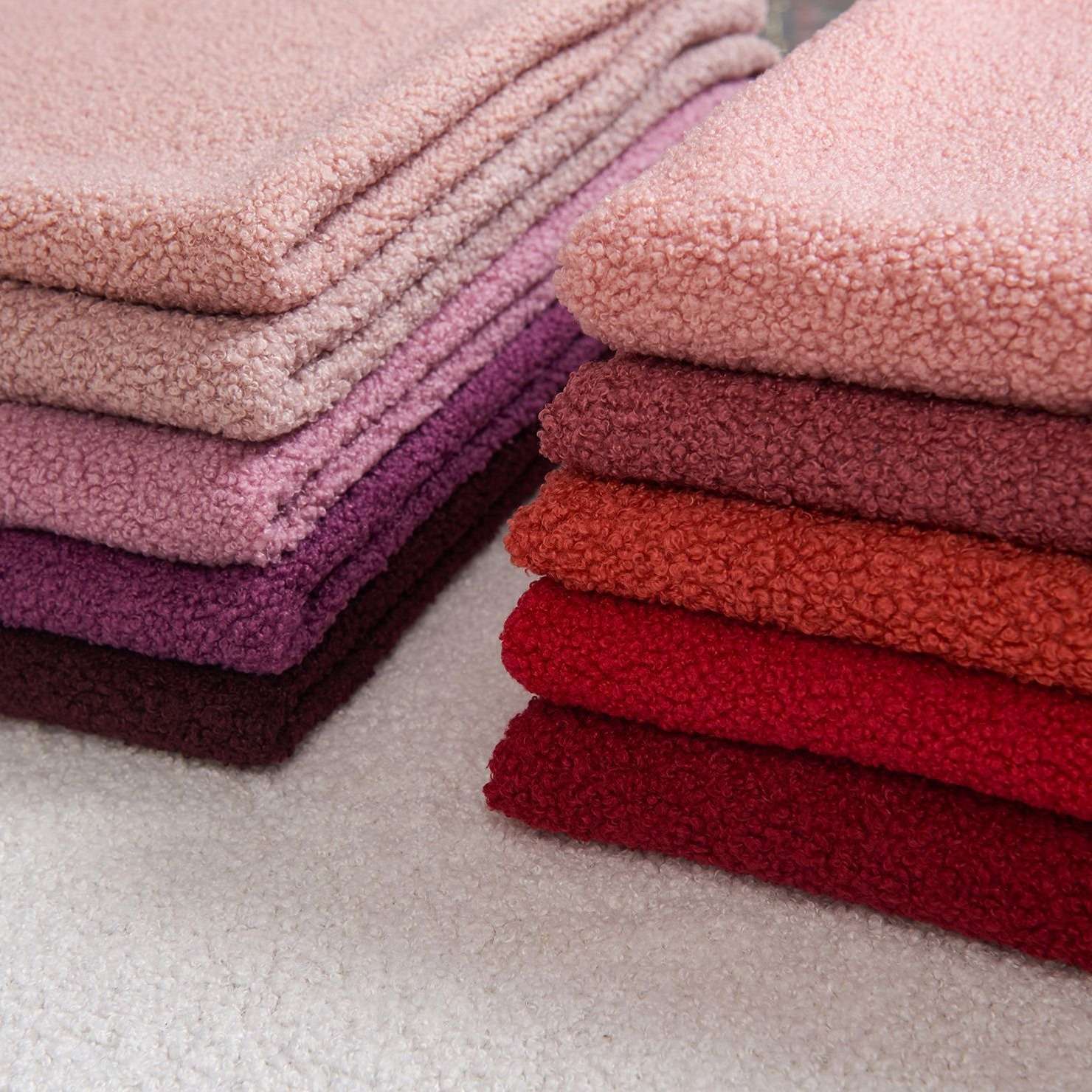 Select comfortable velvet fabric, which is light in texture, wrinkle-resistant, durable and has a fine touch