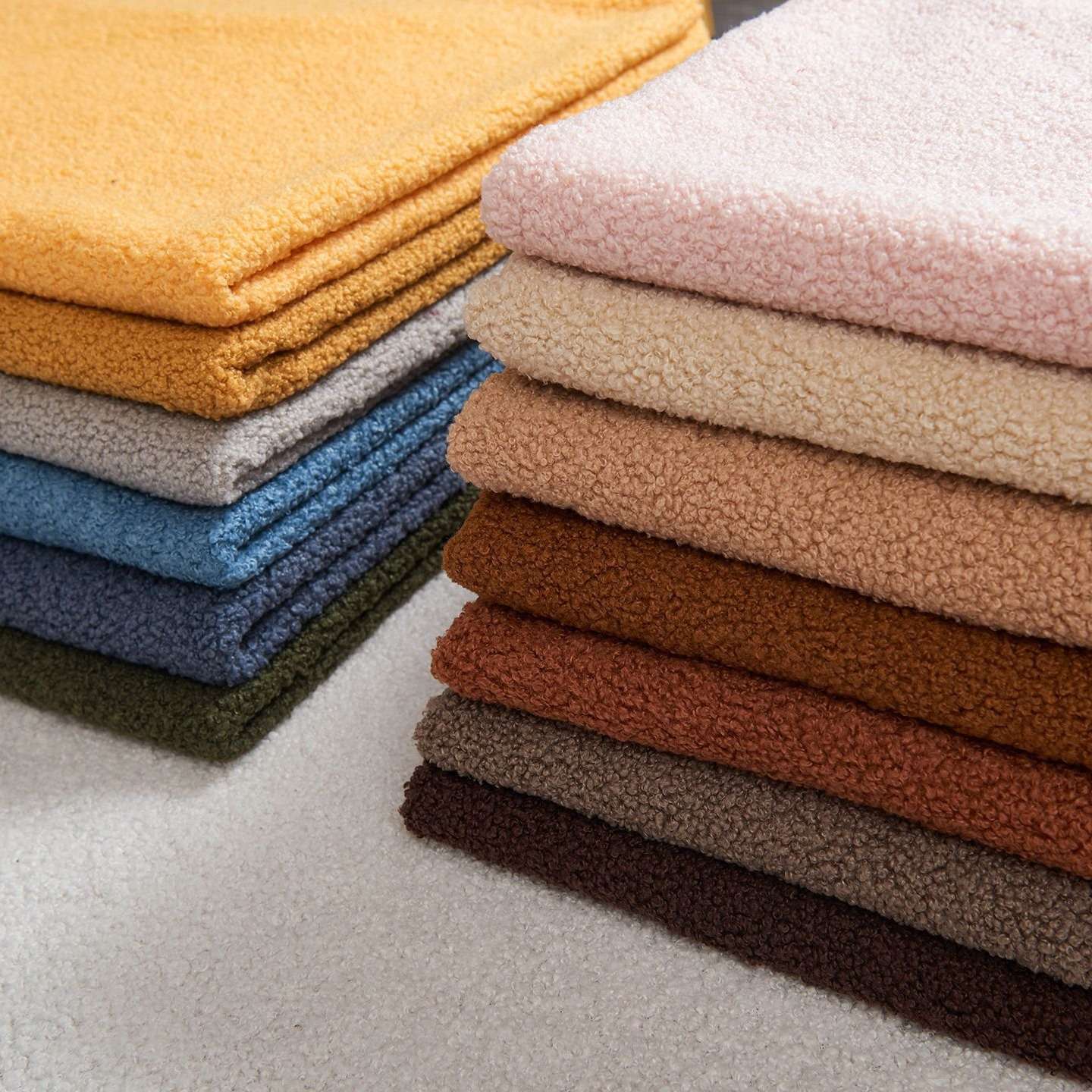 Select comfortable velvet fabric, which is light in texture, wrinkle-resistant, durable and has a fine touch details Picture