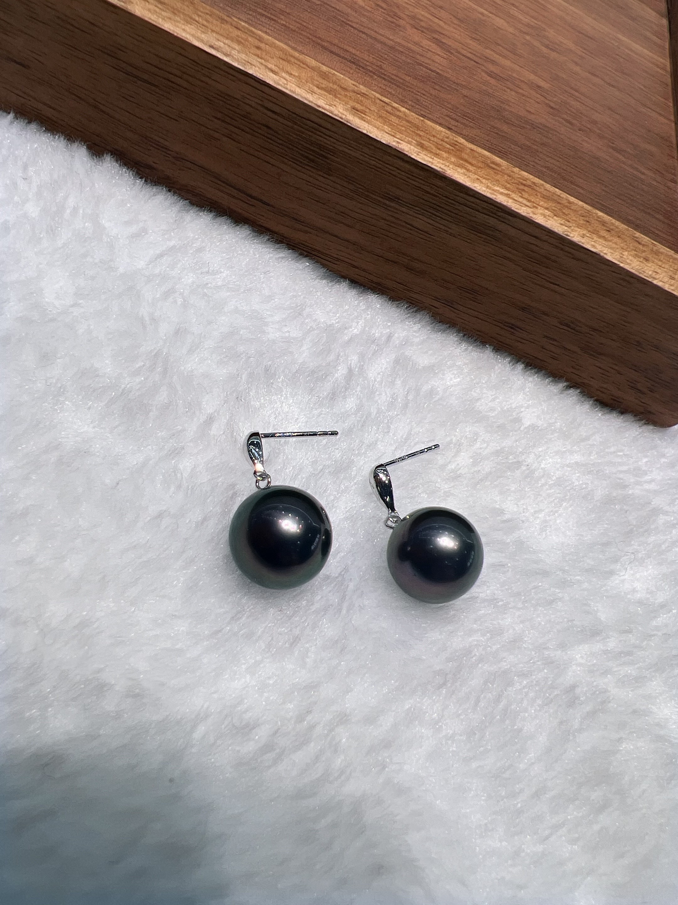 18k gold natural pearl Tahitian black pearl Application Scenario