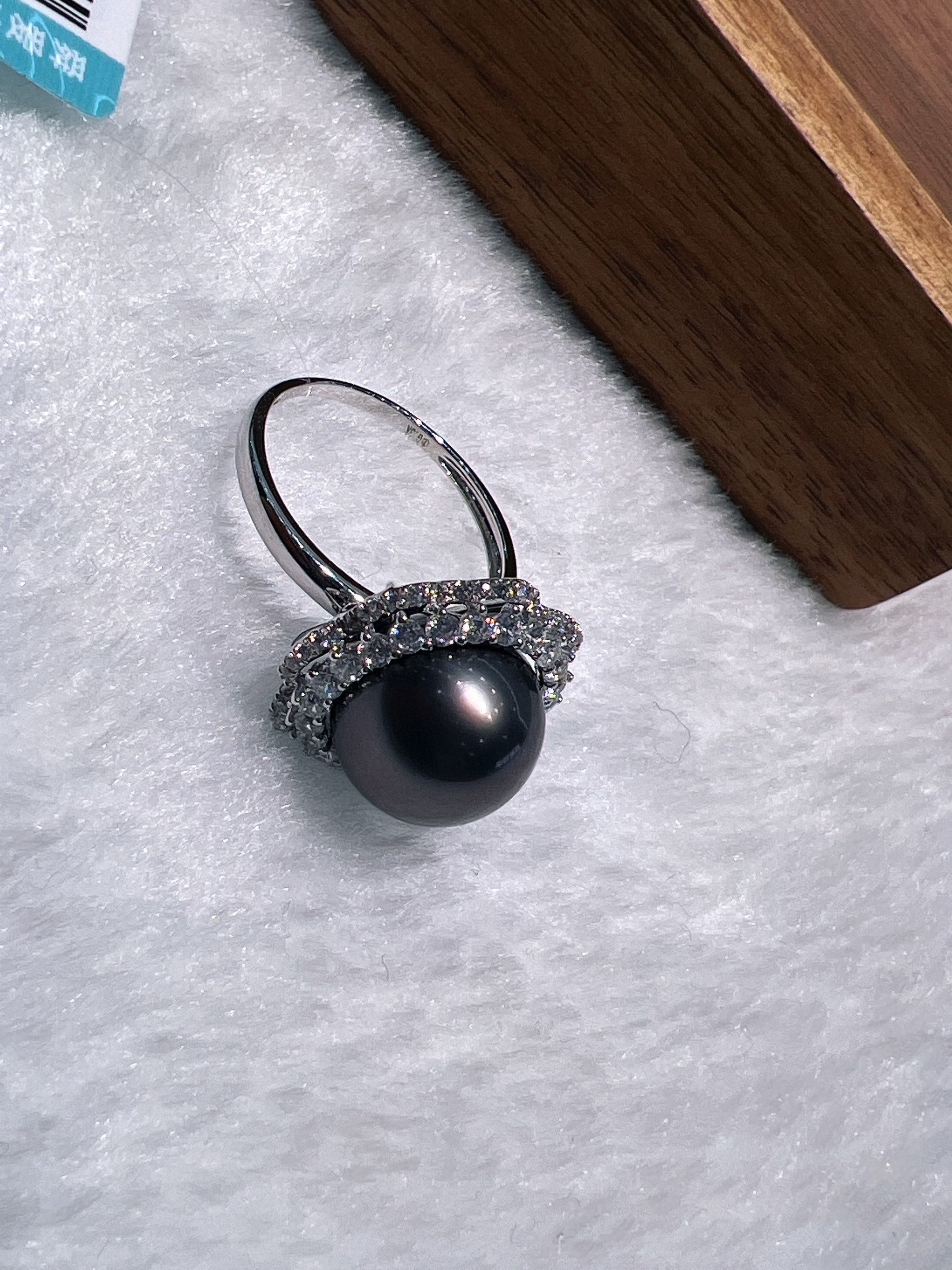 18k gold natural pearl jewelry accessories, Tahitian black pearls, pearls, natural details Picture