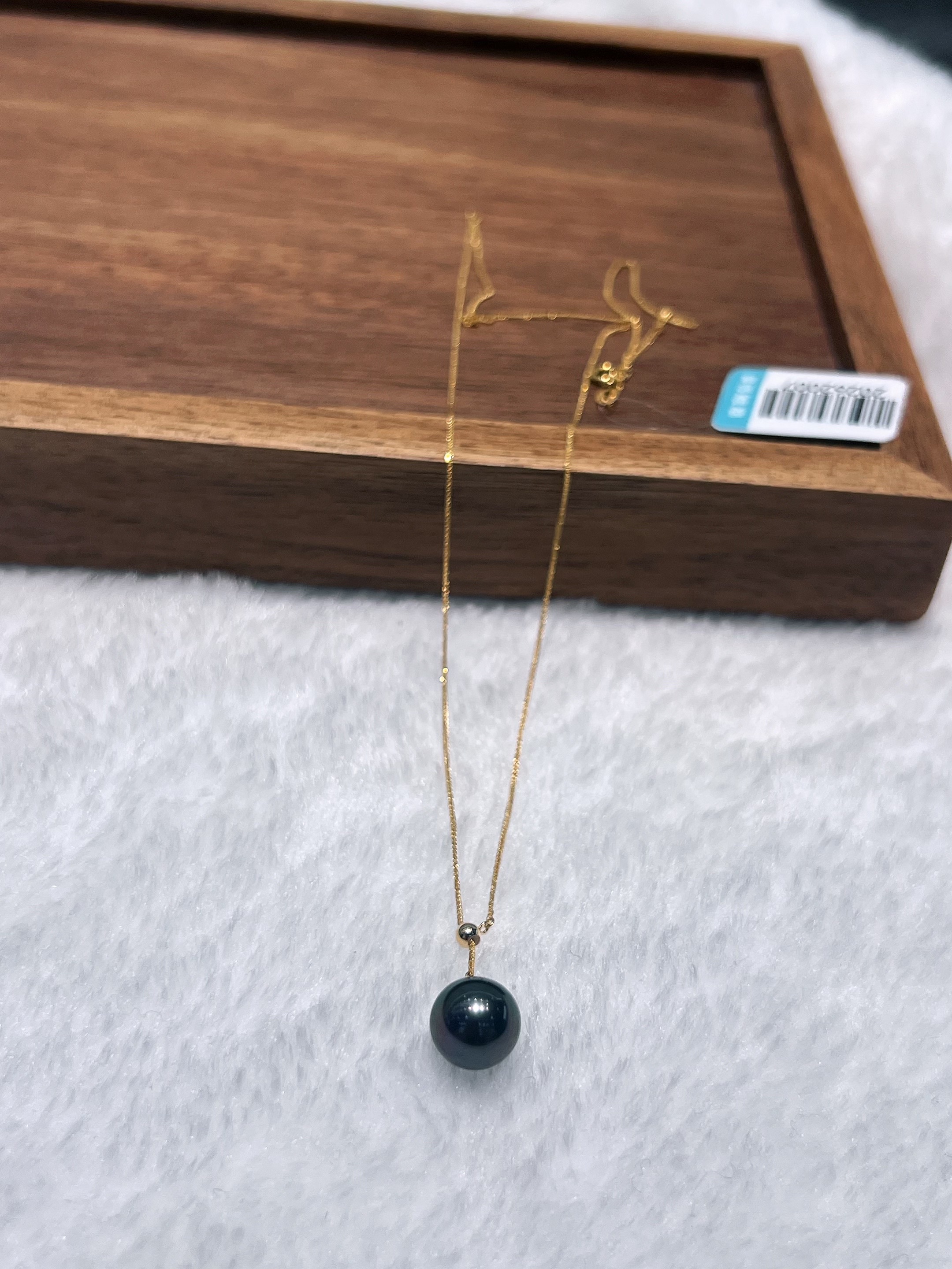 18k gold natural black pearl necklace. Pearls are natural Application Scenario