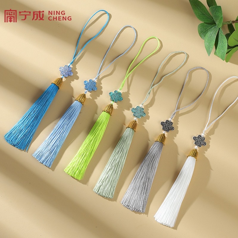 Exquisite knot, retro tassel, Chinese knot, small tassel, bookmark, sachet, tassel, fan pendant, gift box, mobile phone pendant details Picture