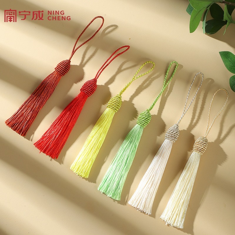 Threaded small tassel tassel tassel lace tassel decorative accessories Application Scenario