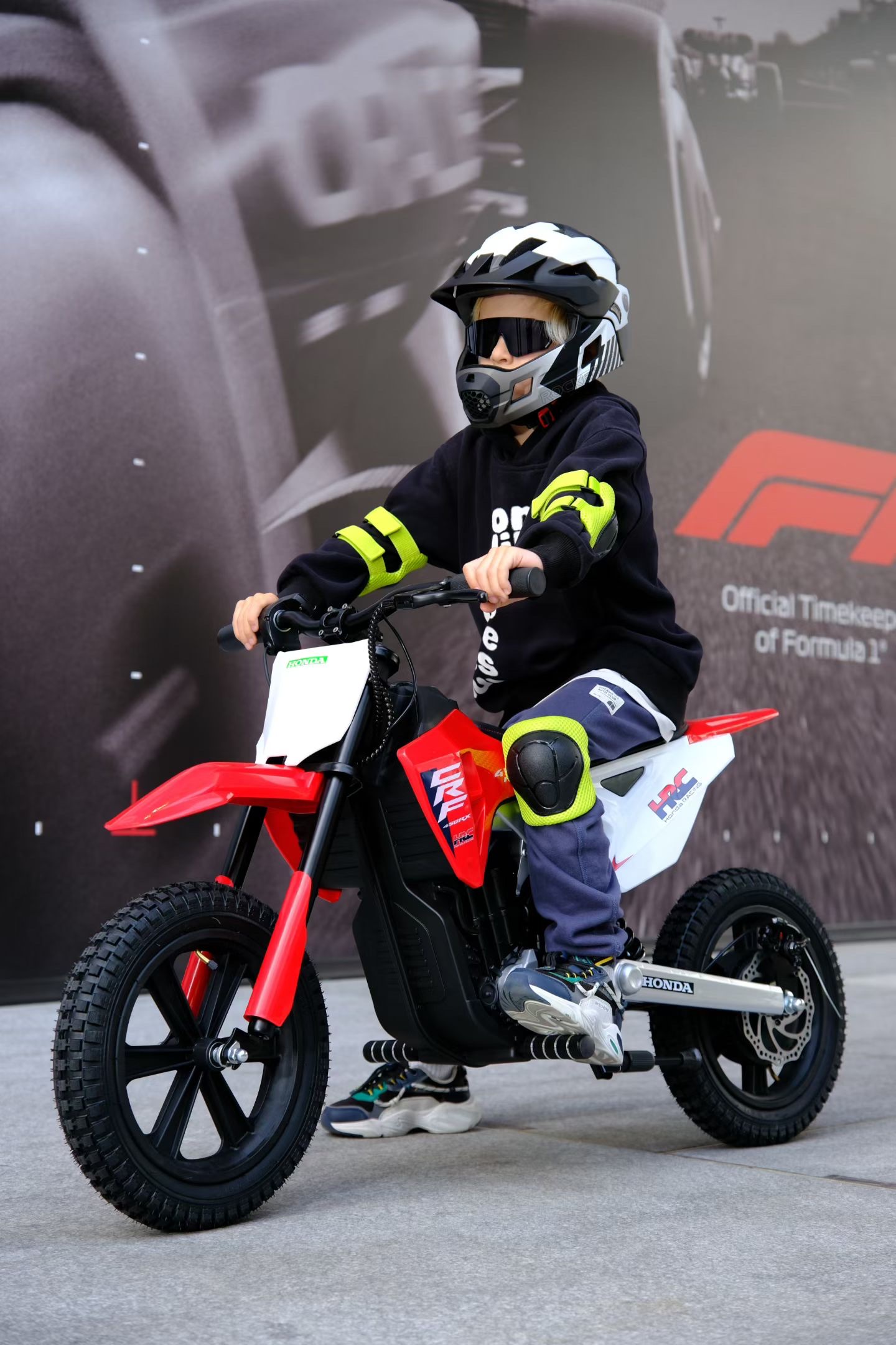 炫酷儿童电动摩托车 儿童电动车 可坐儿童电动车可坐人