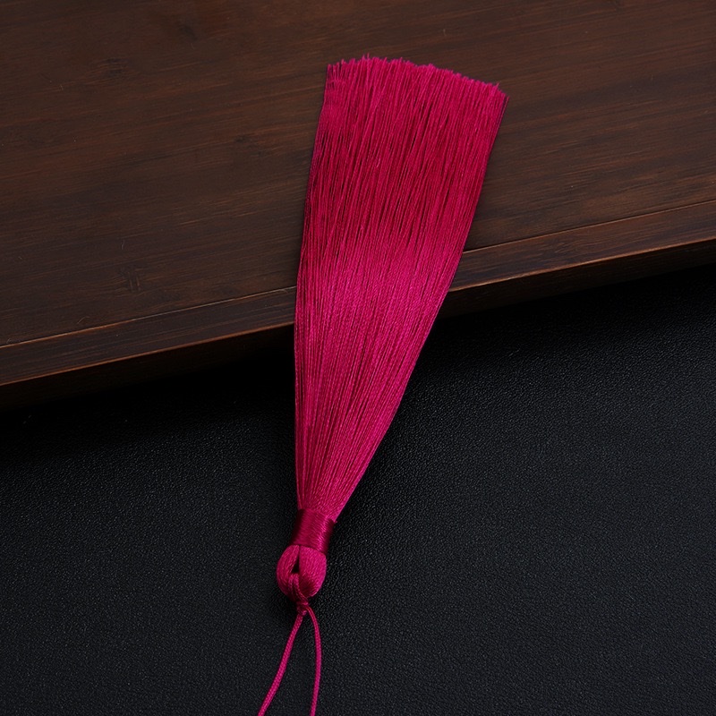 20CM long tassel tassel accessories are available in large quantities at favorable prices. Polyester ice silk Hanfu sachets, sachets, pendants and pendants Application Scenario