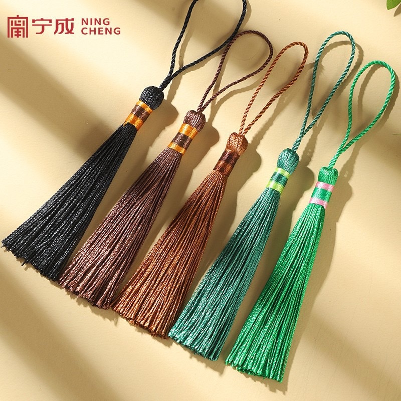 Retro small tassel Chinese knot tassel tassel sachet bookmark, ancient-style Hanfu lapel pendant, pendant with tassel sachet Application Scenario