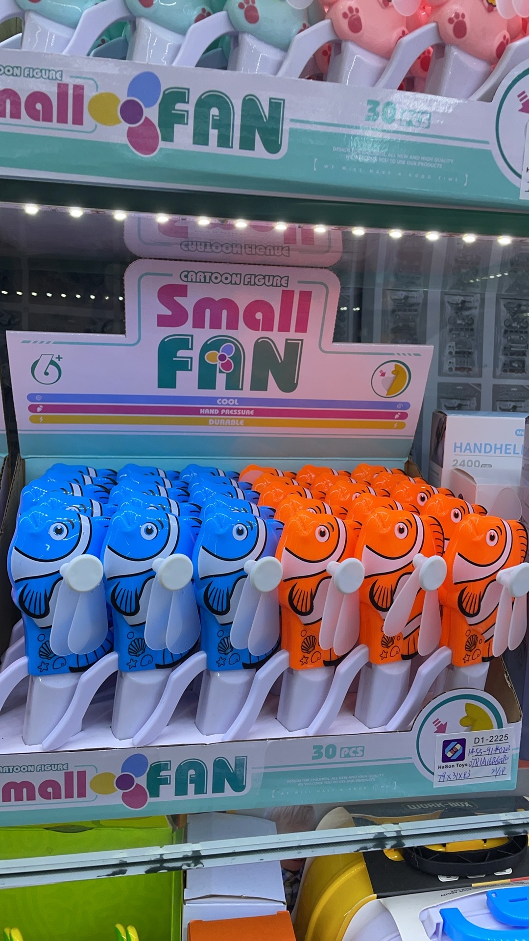 Clownfish hand pressure fan, cute handheld mini push-type manual hand-cranked fan, gift toy small fan, new cartoon children's push-type fan, hand-cranked small fan, summer outdoor street stall toy fan, silent mini card