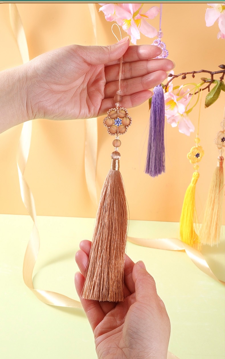 Chinese knot tassels, small pendants, ancient-style retro pendants, new Chinese-style cheongsam and Hanfu lapel fan pendants detail image 9