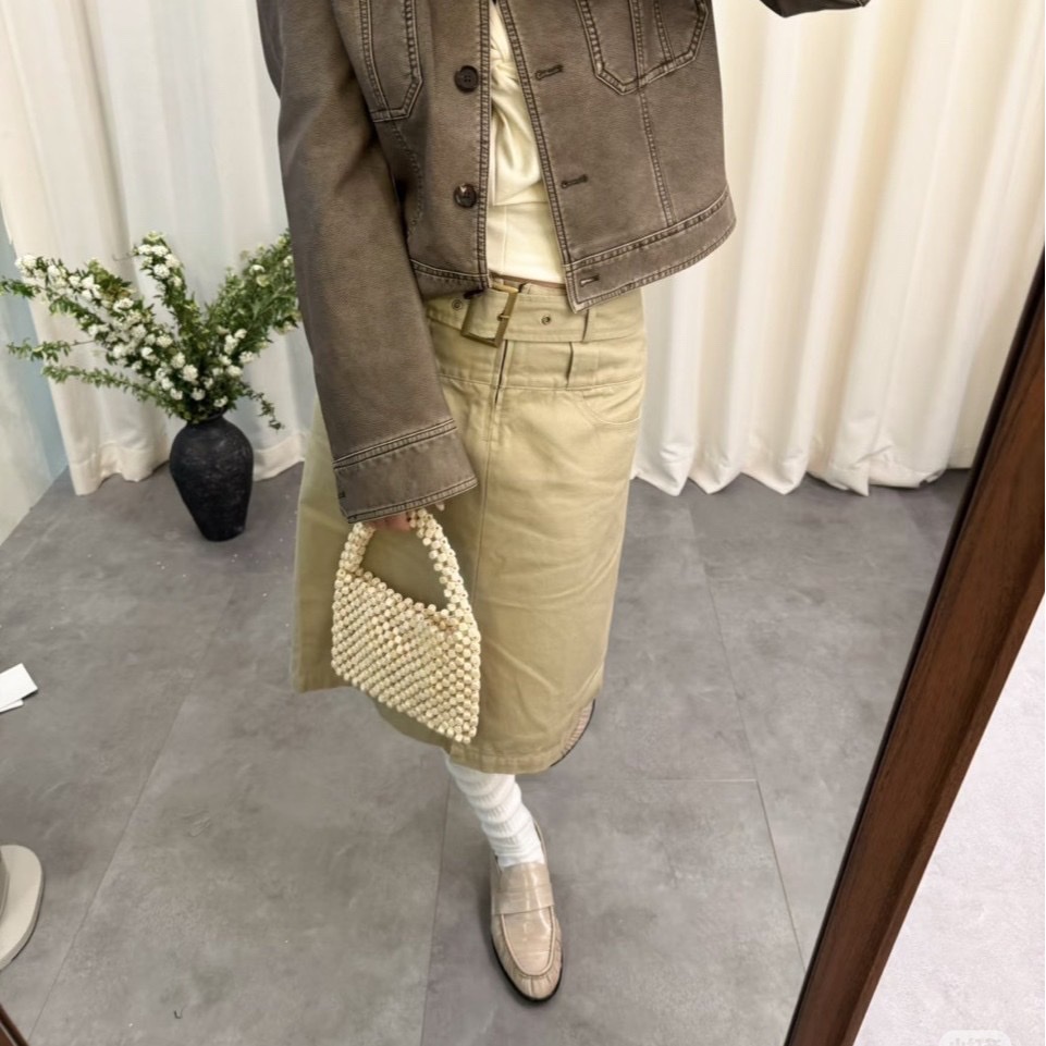 A new retro creative woven hand-held beaded women's bag with a strong sense of handcrafting and high-end chain single-shoulder crossbody bag detail image 4