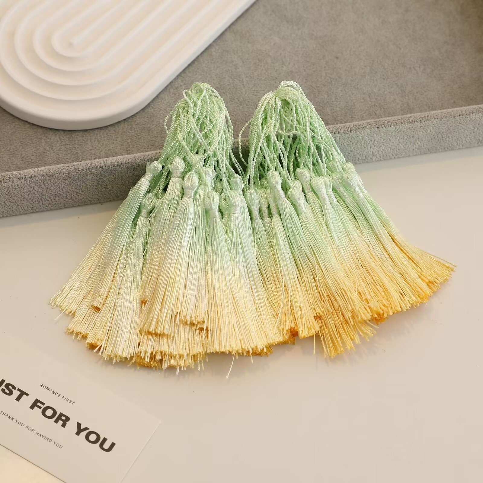 Mid-Autumn Festival tassel lantern pendant, hand-dyed gradient small tassel tassels, bookmark pendant, diy pendant accessories Item Picture