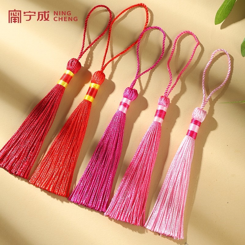 Retro small tassel Chinese knot tassel tassel sachet bookmark, ancient-style Hanfu lapel pendant, pendant with tassel sachet details Picture