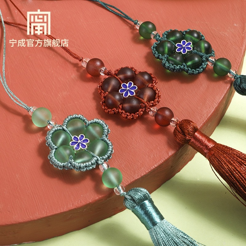 Chinese knot tassels, small pendants, ancient-style retro pendants, new Chinese-style cheongsam and Hanfu lapel fan pendants Application Scenario