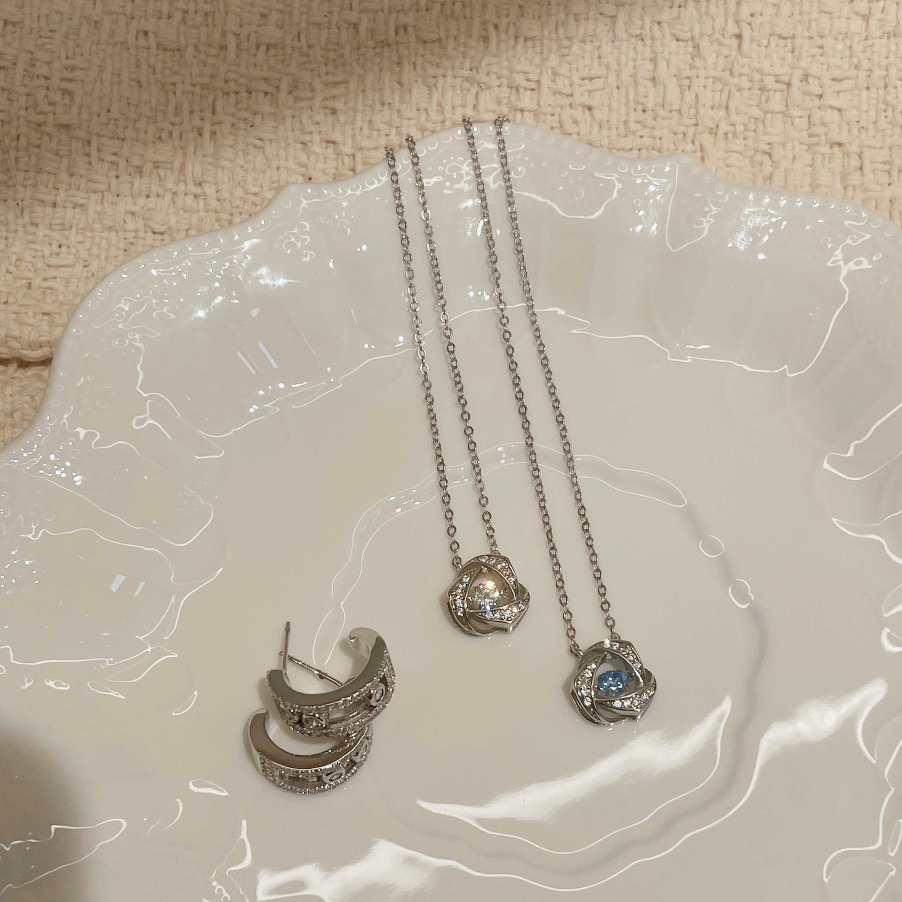 The Brilliant Heart Necklace 925 Silver Blue Pendant is a birthday gift accessory for girls. 925 silver necklace