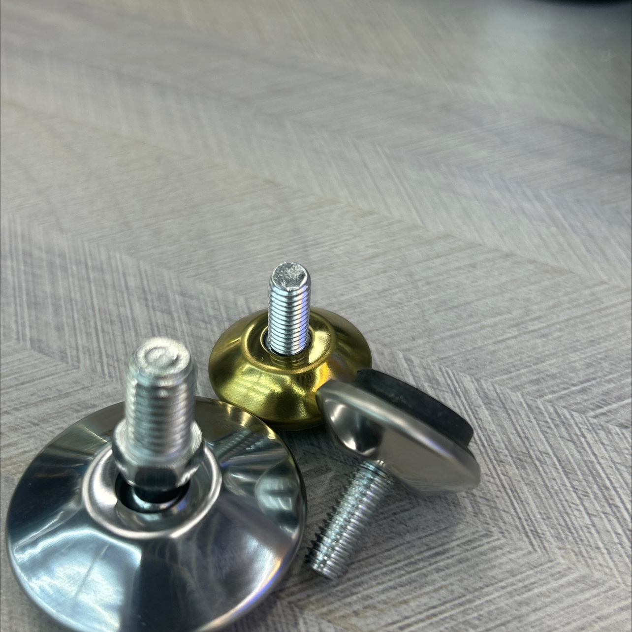 工厂直供，万向可调脚 家具螺丝脚垫 桌脚垫活动可调调整脚 840铁皮可调M8丝牙详情图2